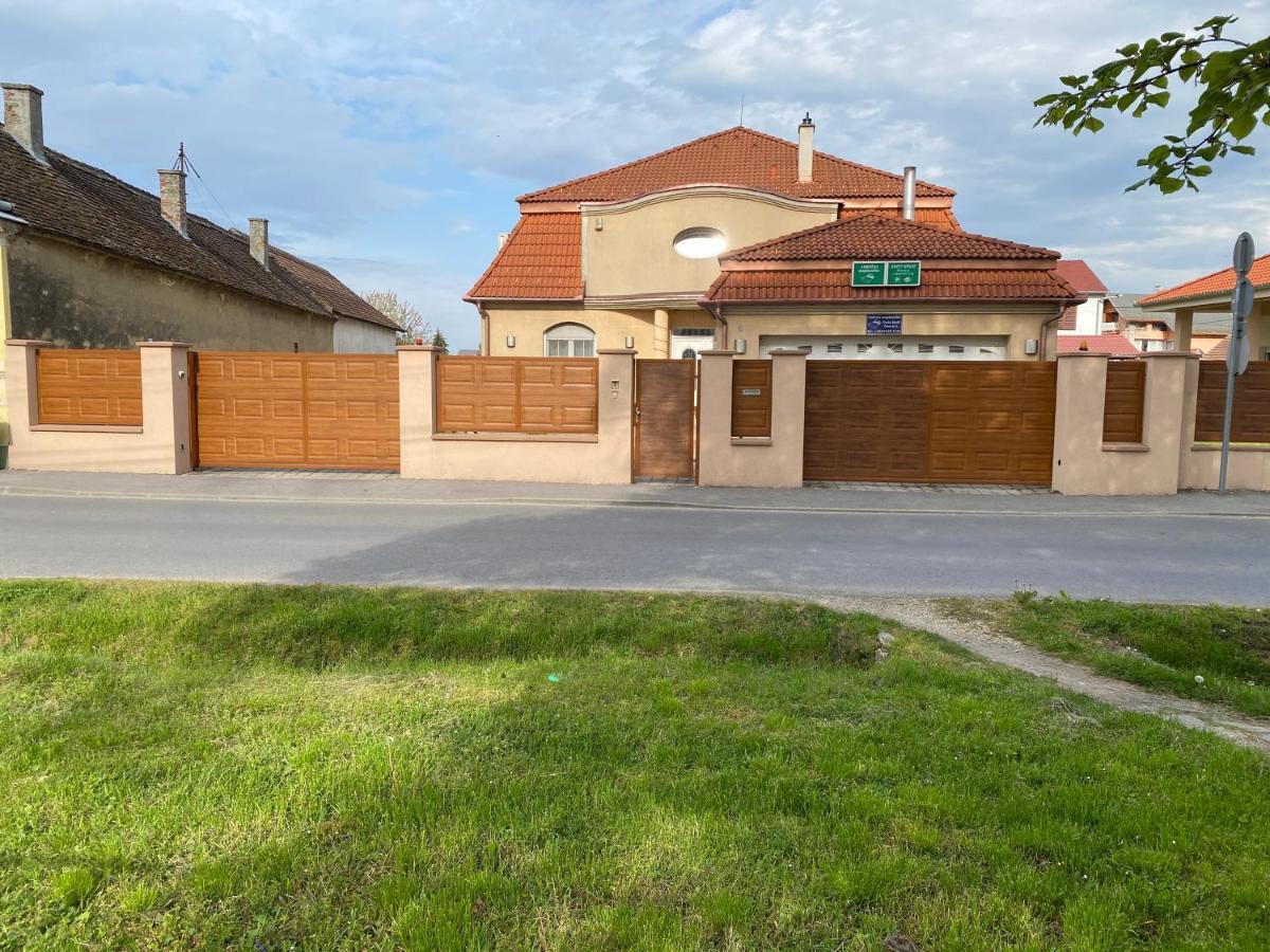 Ambrozia Guesthouse Nagykanizsa Bagian luar foto