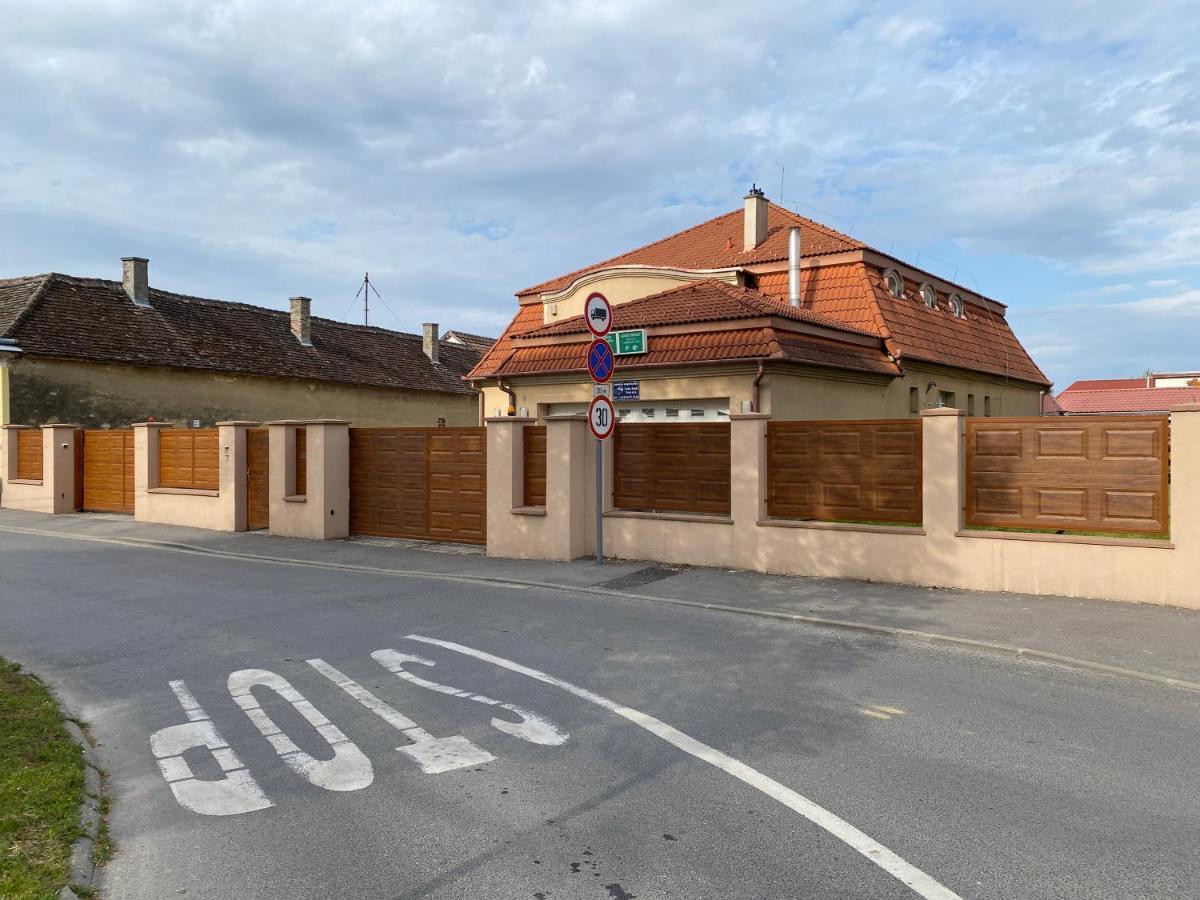 Ambrozia Guesthouse Nagykanizsa Bagian luar foto