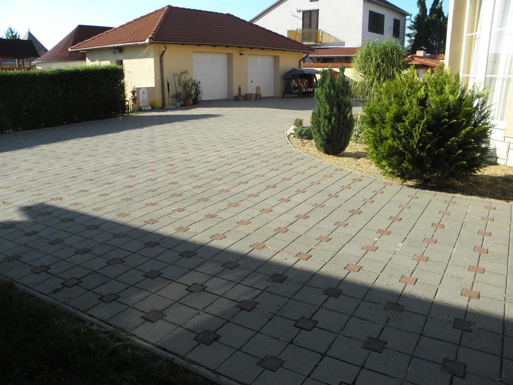 Ambrozia Guesthouse Nagykanizsa Bagian luar foto