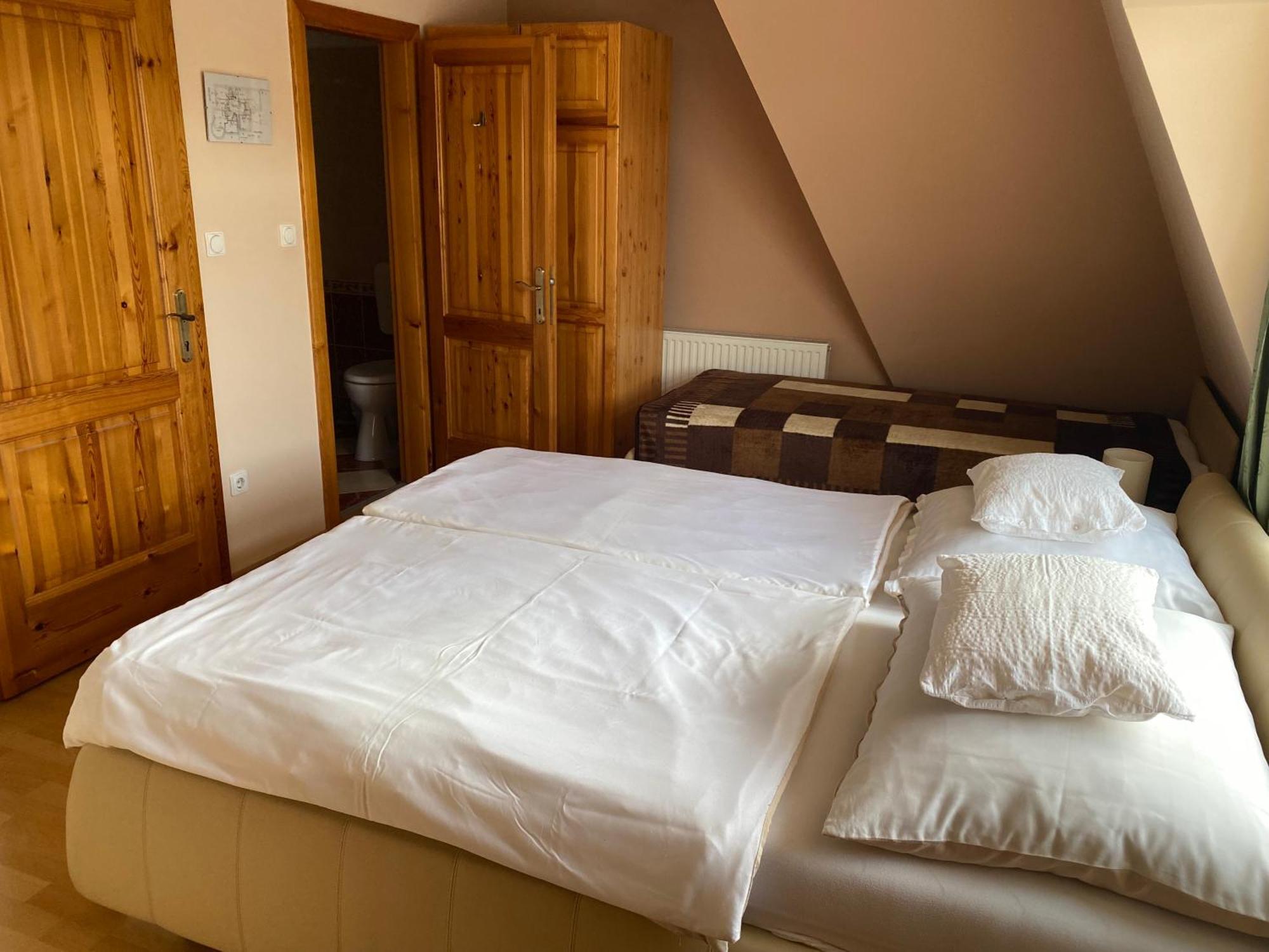 Ambrozia Guesthouse Nagykanizsa Bagian luar foto