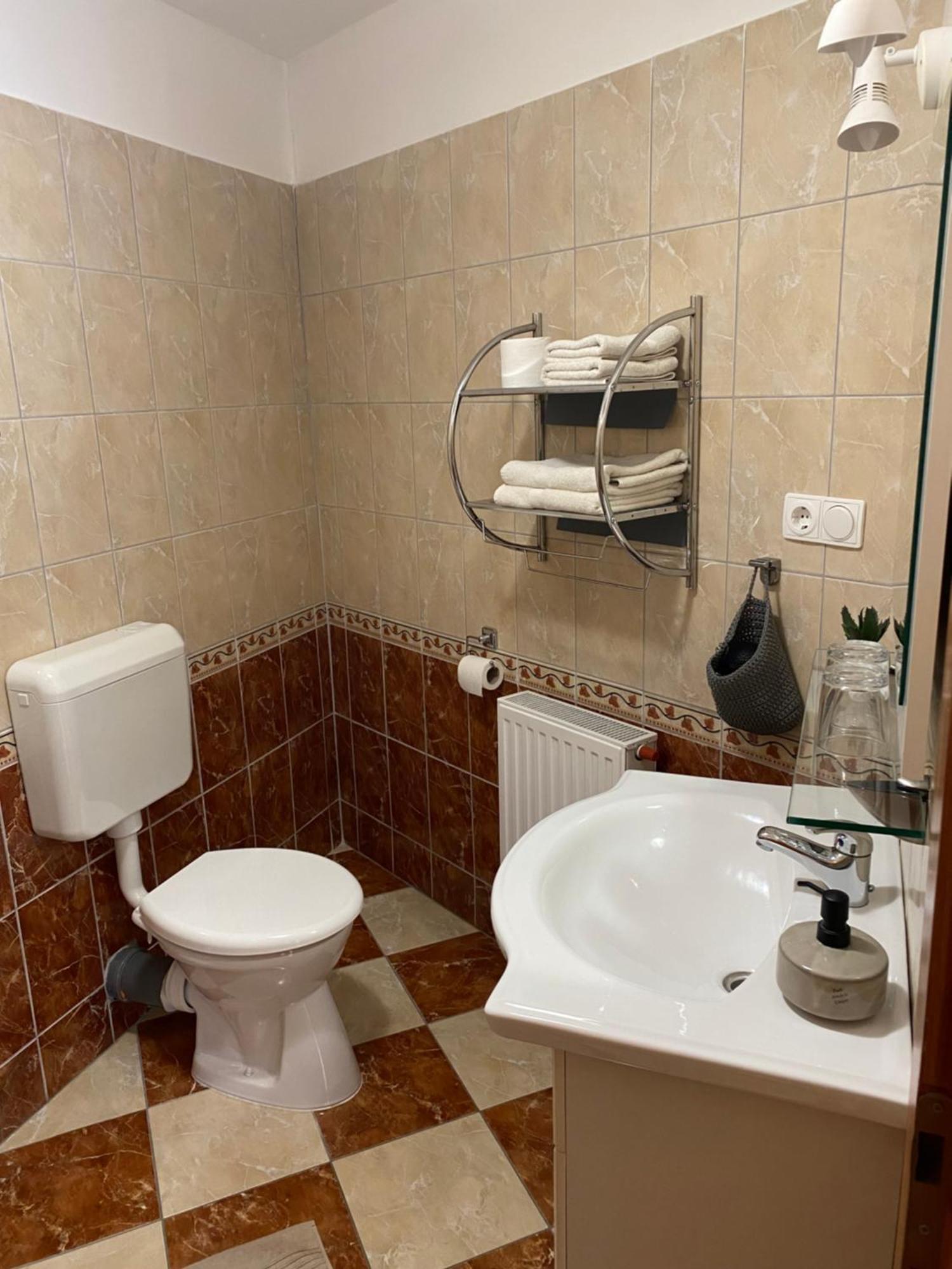 Ambrozia Guesthouse Nagykanizsa Bagian luar foto