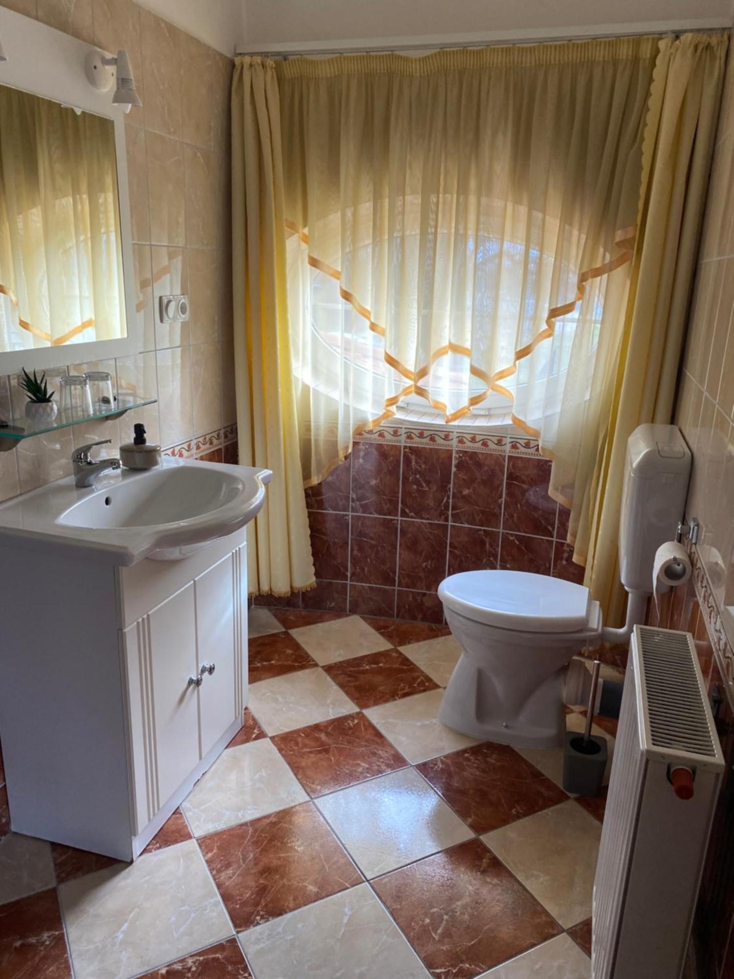 Ambrozia Guesthouse Nagykanizsa Bagian luar foto