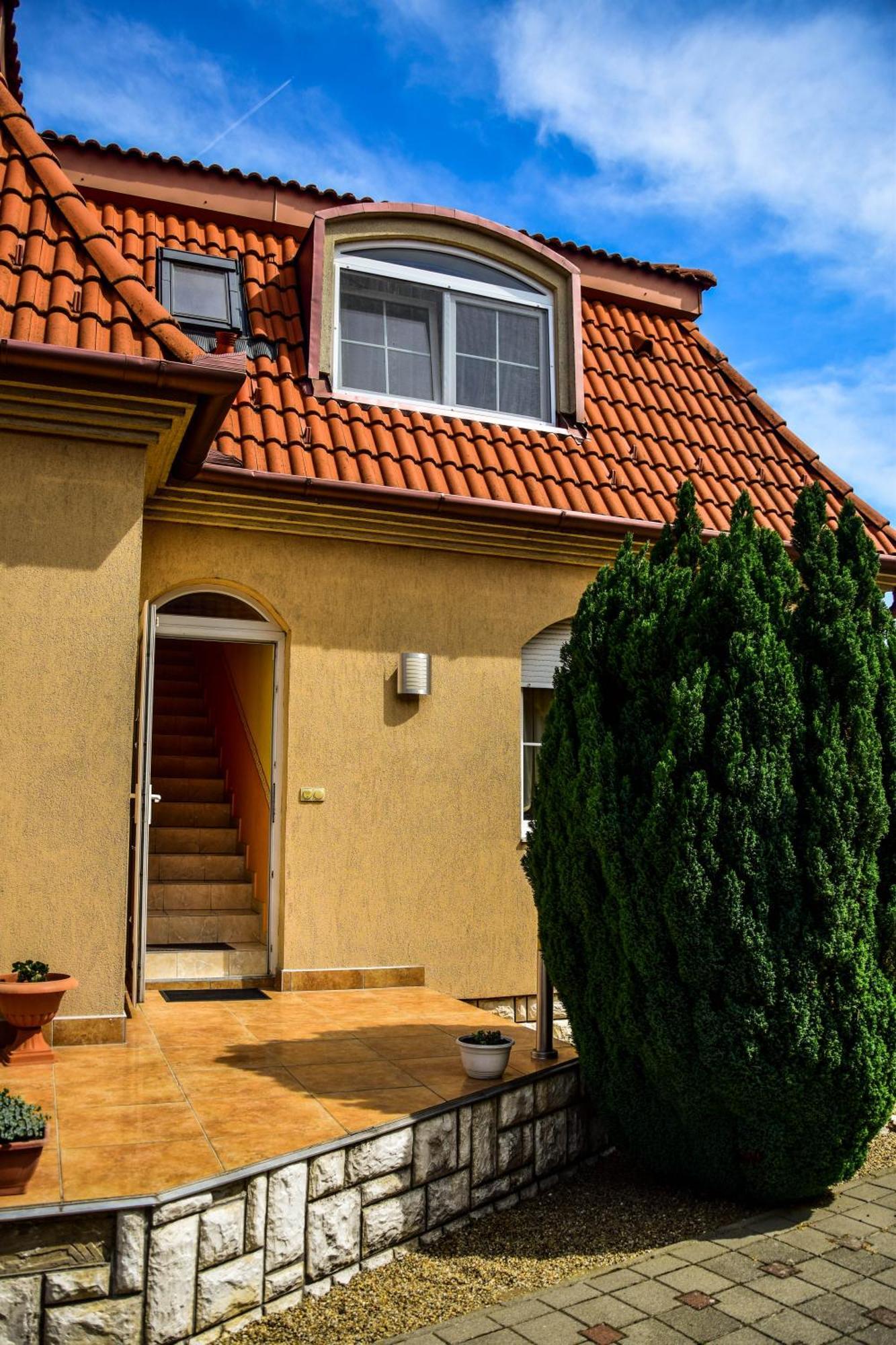 Ambrozia Guesthouse Nagykanizsa Bagian luar foto