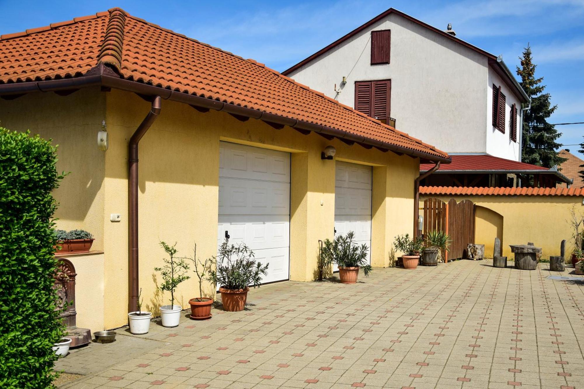 Ambrozia Guesthouse Nagykanizsa Bagian luar foto