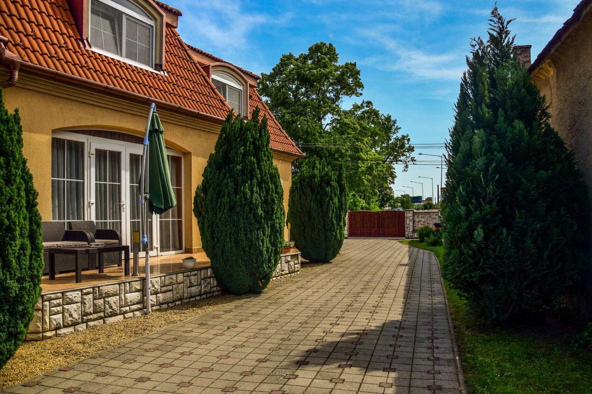 Ambrozia Guesthouse Nagykanizsa Bagian luar foto