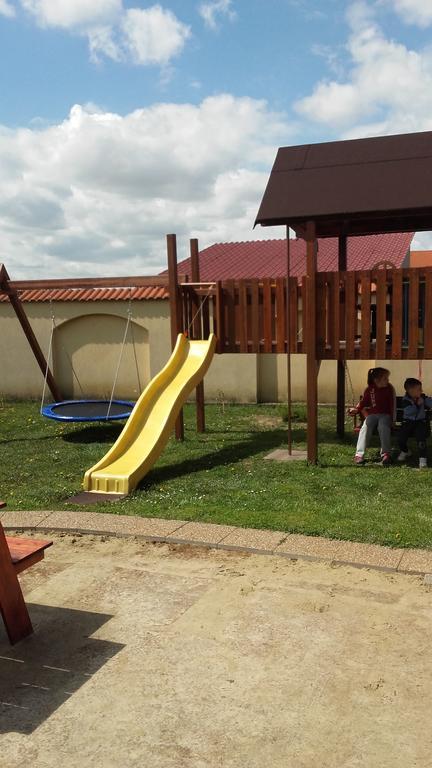 Ambrozia Guesthouse Nagykanizsa Bagian luar foto